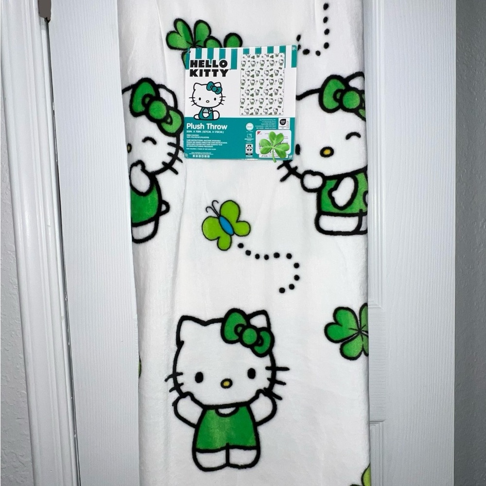 Hello Kitty Clover Blanket